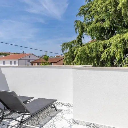 Gigi By Guide Willa *